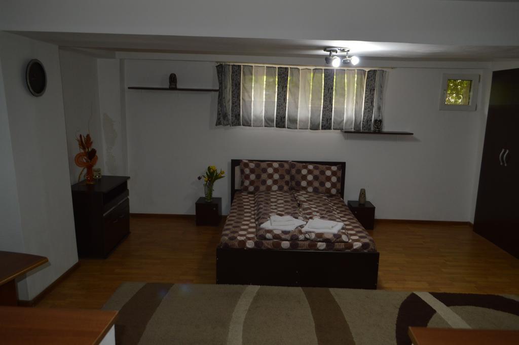 קלוז'-נאפוקה Csikos Apartment מראה חיצוני תמונה